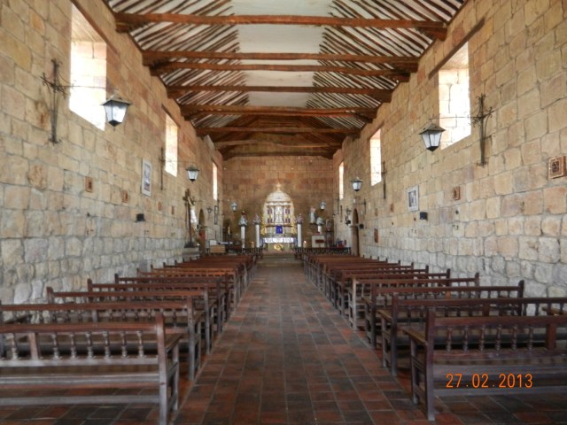Intérieur rustique, simple et très jolie d'une petit église de Baricharra