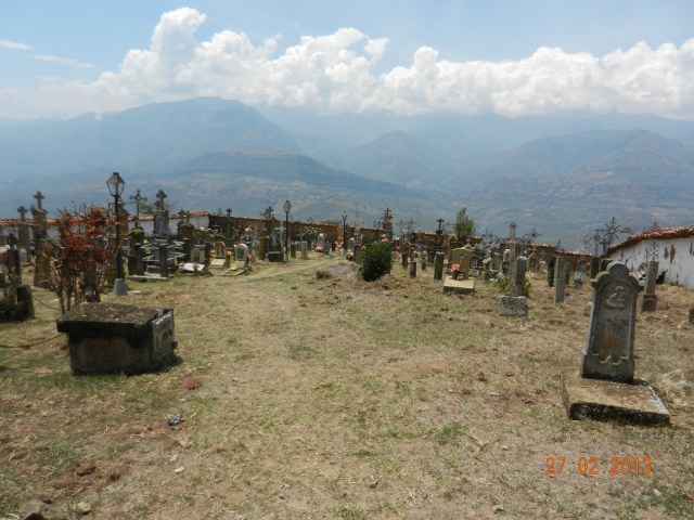 Les morts ont une belle vue non ? Cimetière de Baricharra.