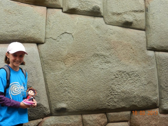Un très belle exemple de la précision inouie des tailleurs de pierre Incas. Sans mortier, ni ciment. 