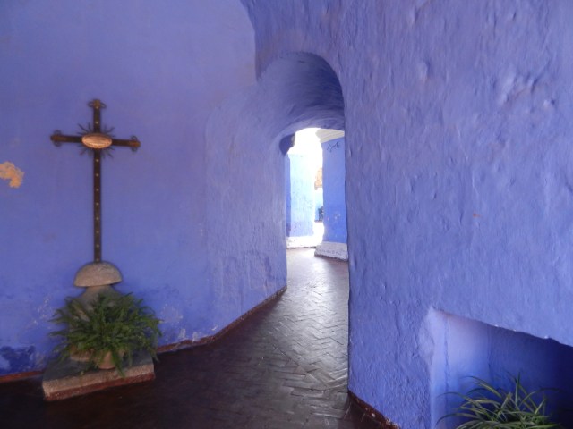 Le couvent...toujours. Quelles couleurs !