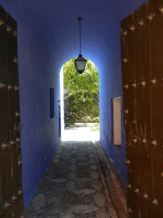 Vue de l'intérieur d'un monastère qui n'a rien d'austère !
