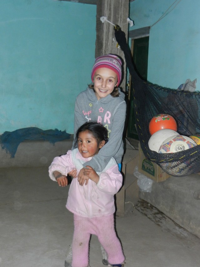 Chez notre famile d'accueil, Yasmina s'est fait cette petite amie très rapidement !